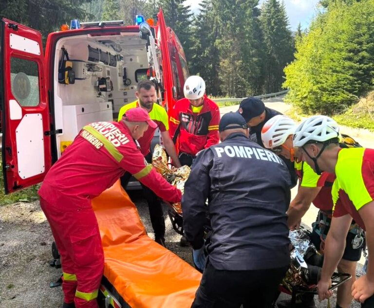 Clipe de panică în Bucegi! Un cioban de 59 de ani, salvat de salvamontiști după ce a fost găsit cu dureri puternice și palpitații