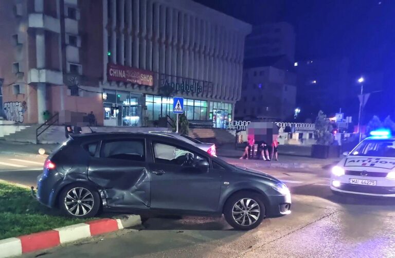 Un tânăr de 33 de ani și o șoferiță, implicați în accidentul violent din apropierea Tribunalului Dâmbovița, din Târgoviște. Un șofer și un adolescent, evaluați medical la fața locului