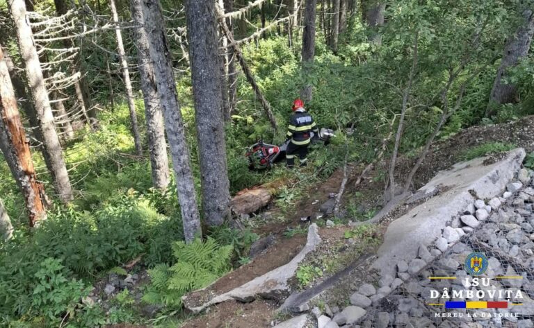 Motociclistul din Târgoviște căzut într-o râpă pe Transbucegi era drogat! Rănită grav în urma accidentului cumplit, pasagera sa a fost transportată la spital cu elicopterul SMURD
