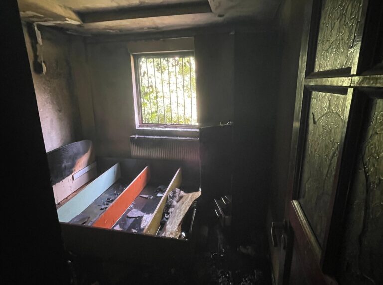 A fost alertă la Târgoviște, miercuri la orele prânzului! Un apartament a fost cuprins de flăcări pe strada Moldovei