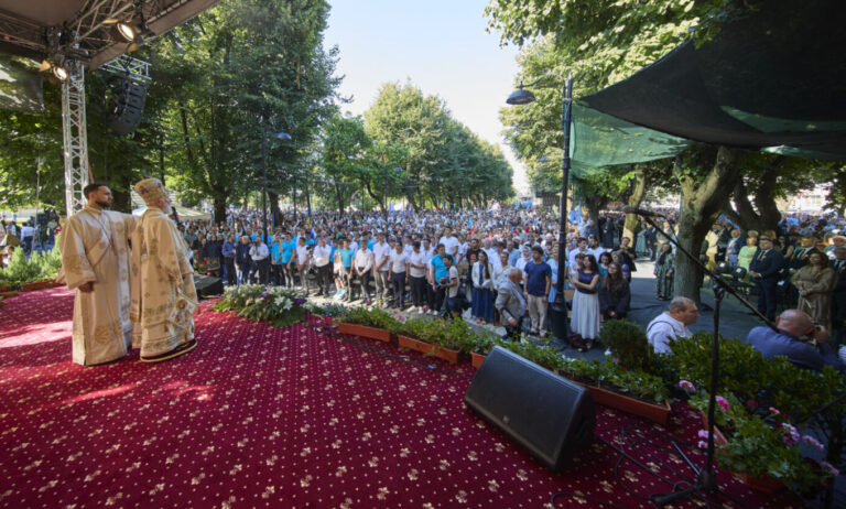 Municipiul Târgoviște, sub semnul credinței! Peste 20.000 de pelerini s-au rugat la moaștele Sfântului Ierarh Nifon și ale Sfintei Mucenițe Filofteia