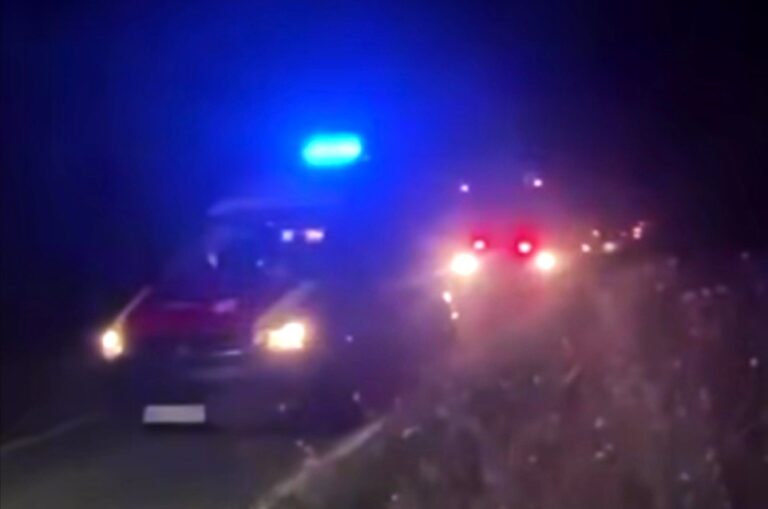 La un pas de nenorocire! Șase persoane, între care patru copii, rănite într-un accident grav pe DJ 701, în Dâmbovița. Mașina în care se aflau a ajuns în șanț