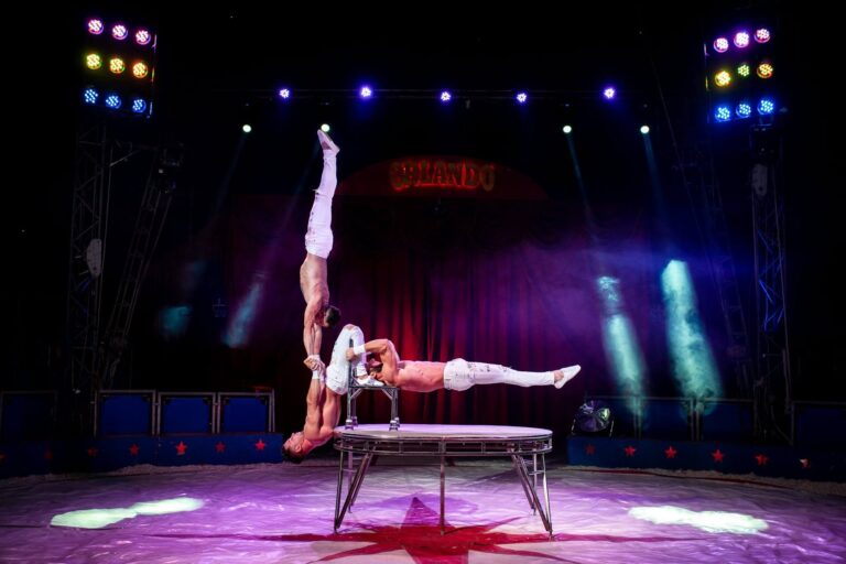 Circul Orlando aduce și în această săptămână la Târgoviște magie, adrenalină și numere de mare risc! Globul Morții și Roata Morții, printre cele mai spectaculoase atracții