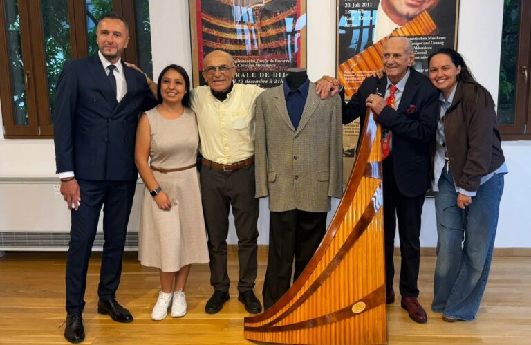 De la mii de kilometri distanță, acasă la „Regele naiului”! Oaspeți de seamă din Peru, în vizită la Găești, la invitația maestrului Gheorghe Zamfir