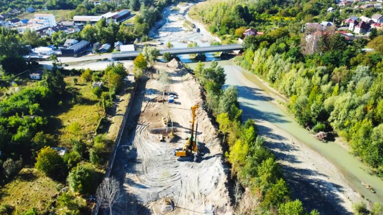 Undă verde pentru cea mai spectaculoasă investiție rutieră din Dâmbovița! Au început lucrările la centura ocolitoare a orașelor Pucioasa–Fieni. Președintele Consiliului Județean: „A sosit momentul efectiv să băgăm sapa în pământ”