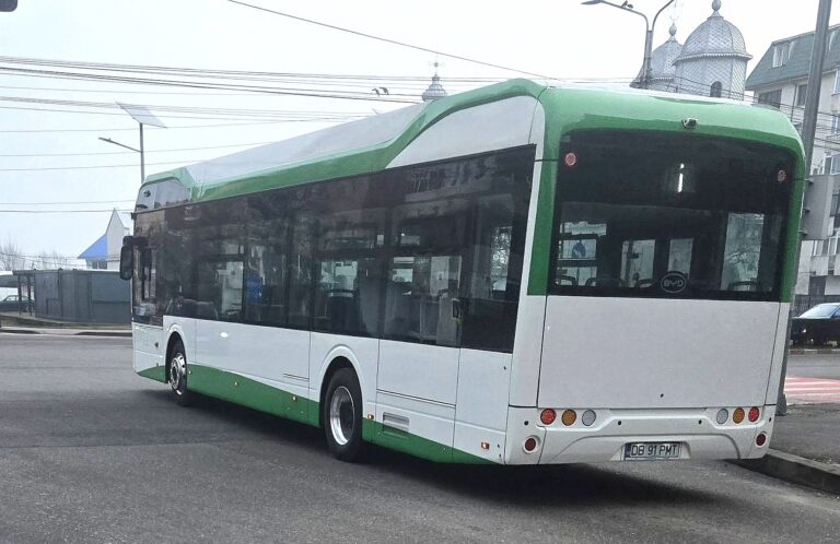 Transportul public, tot mai atractiv la Târgoviște! Autobuz gratuit vinerea, gratuitate pentru pensionarii cu venituri reduse și pentru studenți