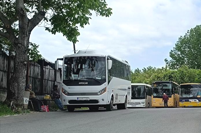 Peste 10 elevi, lăsați fără autobuz după ore! „Dacă nu aveam pe cine să sunăm, ce făceam”. Situație revoltătoare reclamată pe ruta Bujoreanca–Băleni–Târgoviște