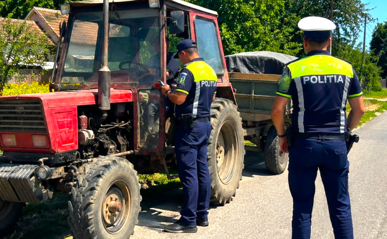 Haos pe drumurile din Dâmbovița! Razie cu dosare penale: Tractoare neînmatriculate, șofer fără permis și alcool la volan