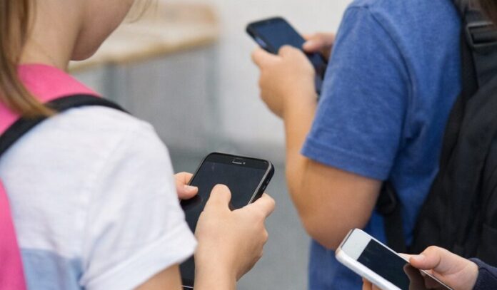 telefoane interzise in scoli