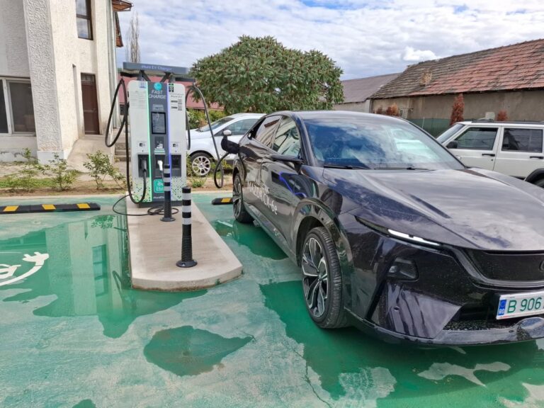 Vulcana-Pandele se modernizează cu bani europeni! Au devenit funcționale stațiile de reîncărcare pentru mașinile electrice