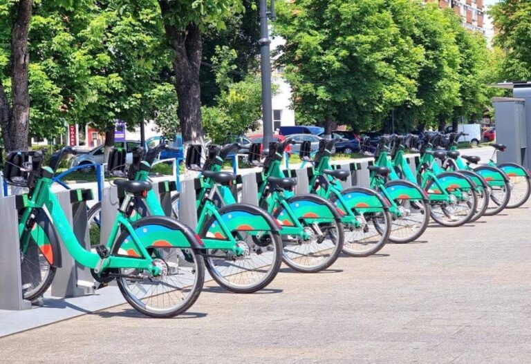 „Revoluție verde” la Târgoviște, printr-o finanțare europeană record! Peste 400 de biciclete electrice, 20 de kilometri de piste, autogări noi, perdele de vegetație și prima stradă partajată din oraș