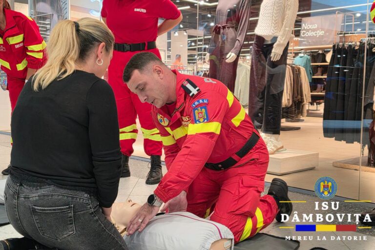 Marți 13, fără ghinion! Pompierii dâmbovițeni au ieșit în mijlocul oamenilor cu lecții vitale pentru salvarea de vieți