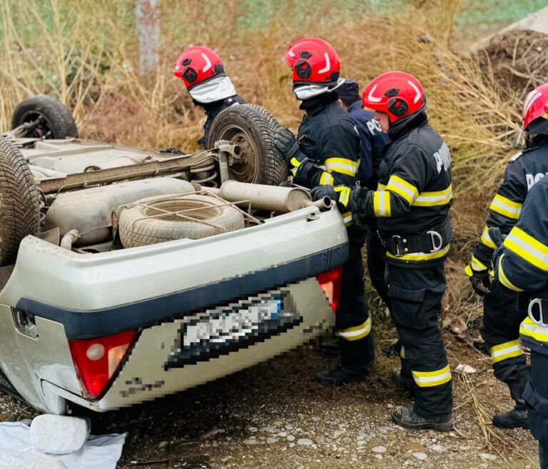Clipe de coșmar pe DN 5C, între Giurgiu și Slobozia! Bărbat de 82 de ani, transportat de urgență la spital după ce s-a răsturnat cu mașina