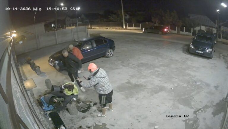 Act de violență extremă în Dâmbovița! Bărbat de 52 de ani, în stare critică la spital, după ce a fost bătut cu sălbăticie de doi indivizi. Unul dintre agresori este militar