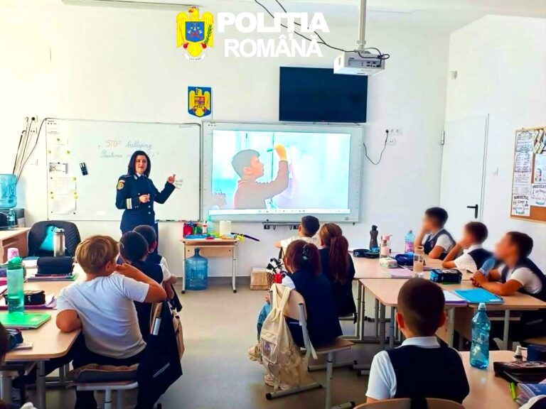 Lecție despre bullying, violență și siguranță pentru elevii Școlii Gimnaziale „Tudor Vladimirescu” din Târgoviște! Mesajul polițiștilor pentru copii