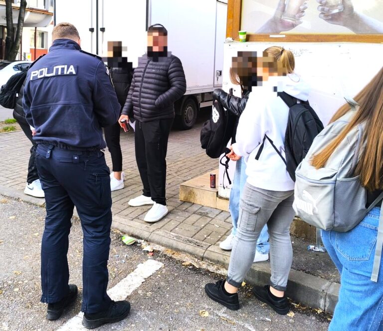 Alarmă în liceele din Târgoviște! Peste 260 de elevi, prinși chiulind de la cursuri. Acțiune de amploare a polițiștilor