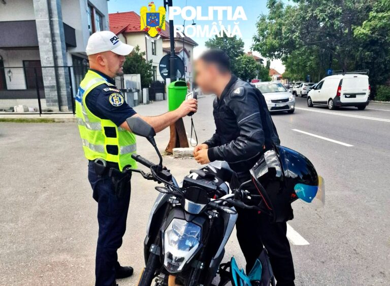 Pericol pe două roți pe șoselele din Dâmbovița! Motocicliști, bicicliști și utilizatori de trotinete, verificați la sânge de polițiști